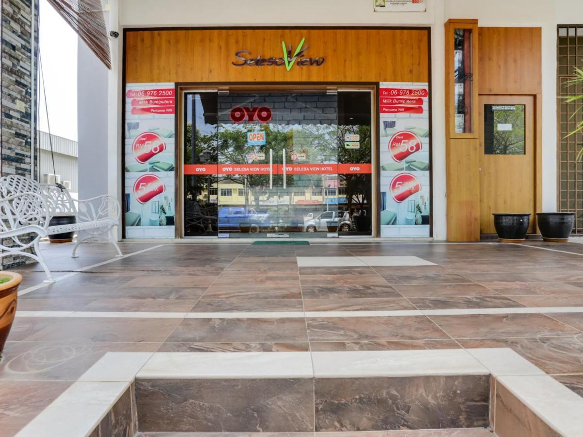 Oyo 89617 Selesa View Hotel Bukit Gambir Exterior foto